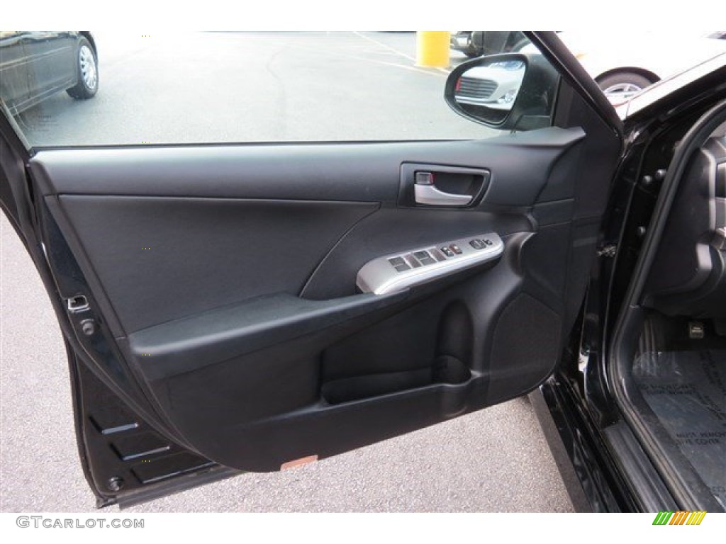 2014 Camry LE - Attitude Black Metallic / Ivory photo #10