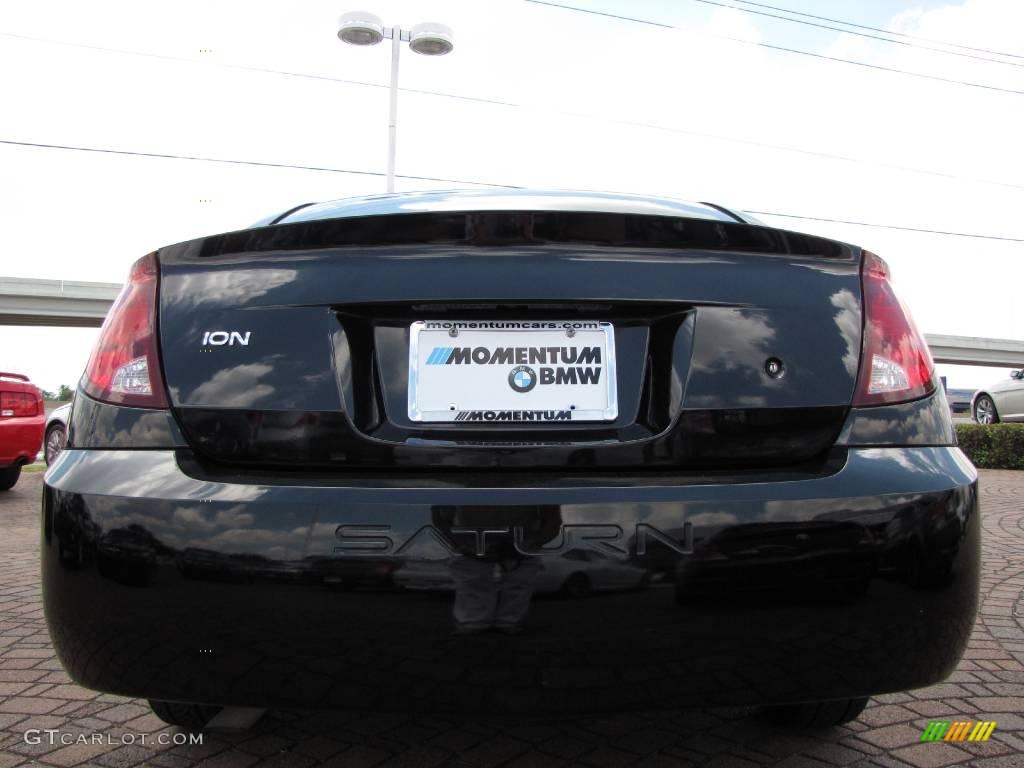 2005 ION 2 Sedan - Black Onyx / Gray photo #4