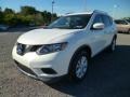 2014 Moonlight White Nissan Rogue SV AWD  photo #3