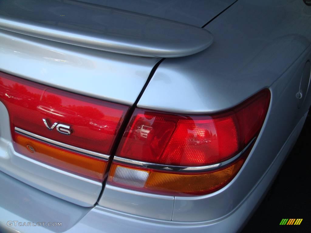 2002 L Series L300 Sedan - Bright Silver / Gray photo #19