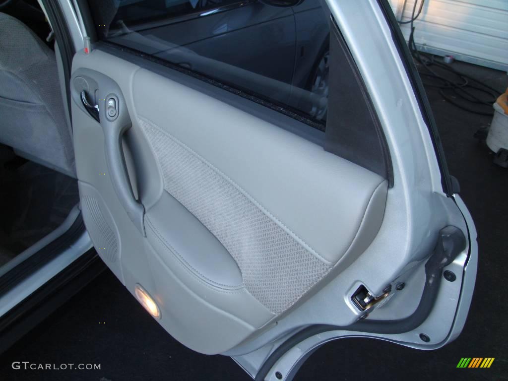 2002 L Series L300 Sedan - Bright Silver / Gray photo #20