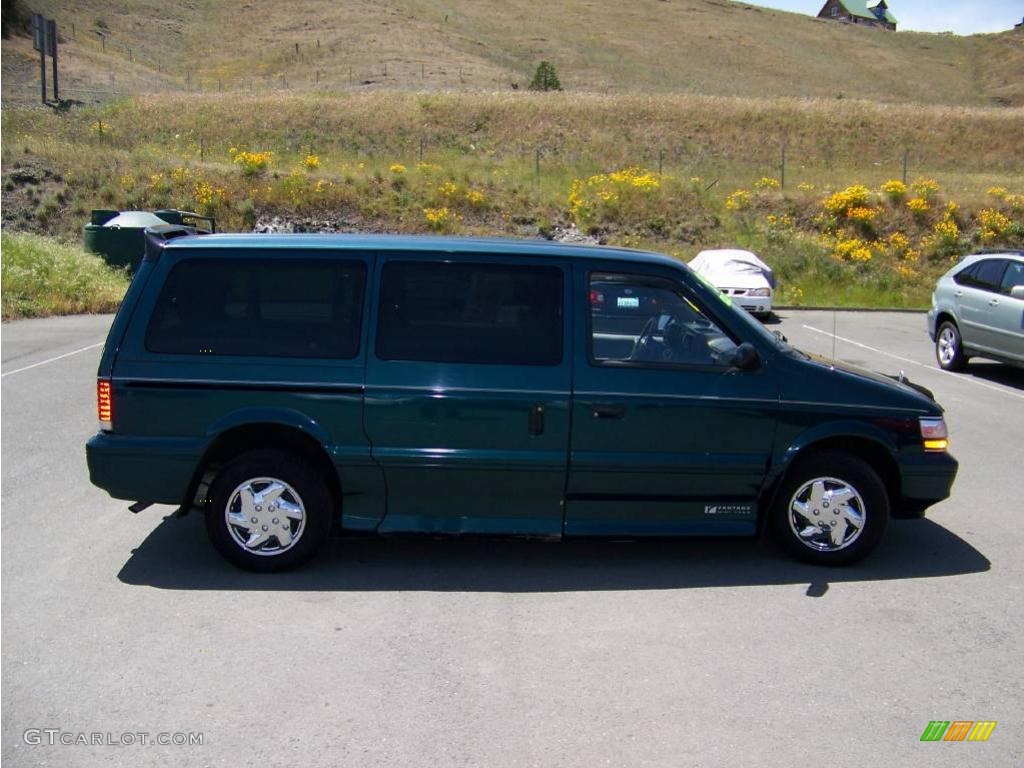 1995 Grand Voyager SE - Emerald Green Pearl / Gray photo #6