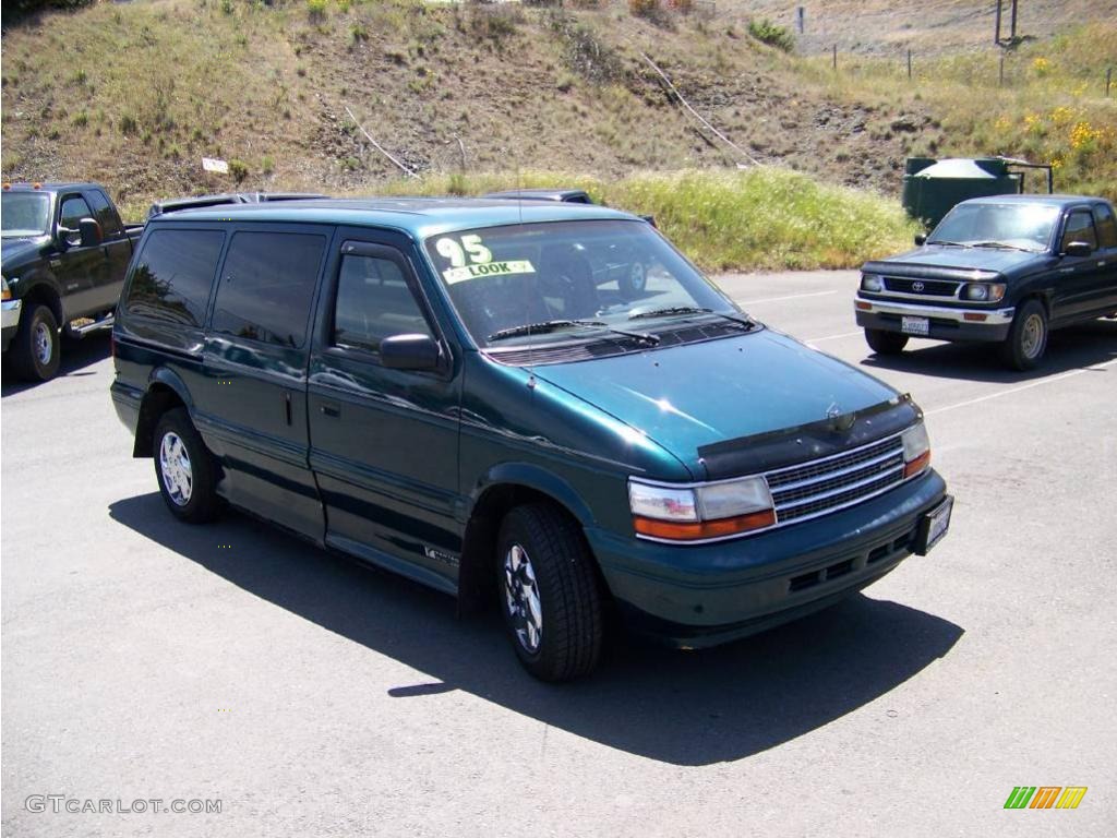 1995 Grand Voyager SE - Emerald Green Pearl / Gray photo #7