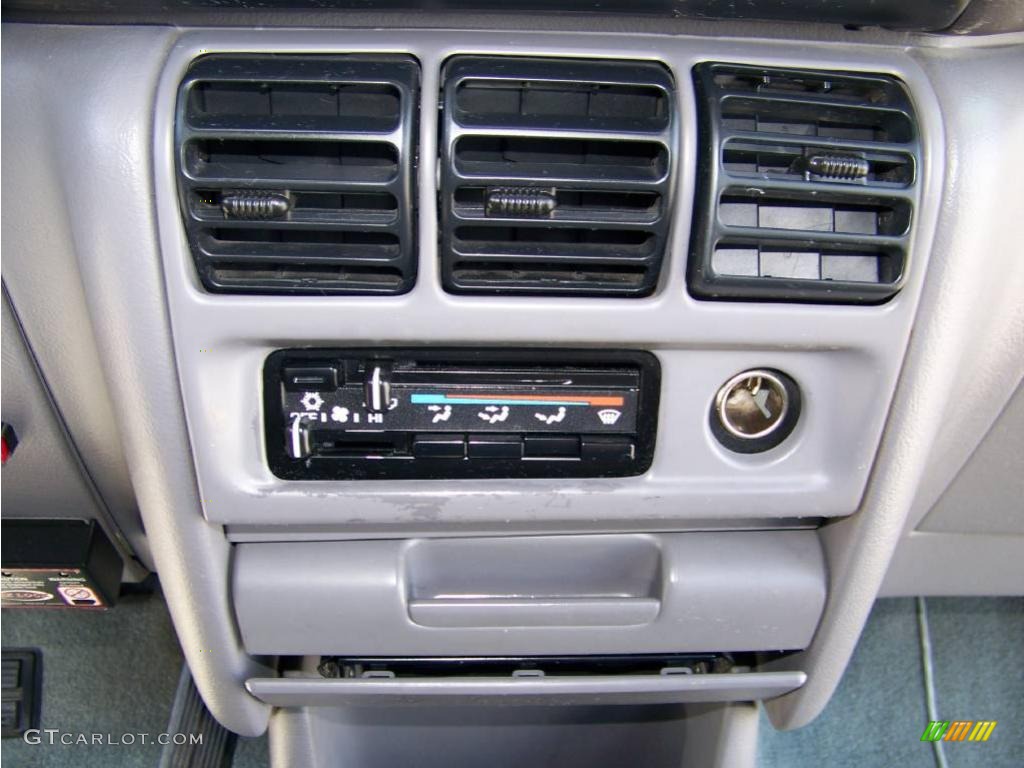 1995 Grand Voyager SE - Emerald Green Pearl / Gray photo #16