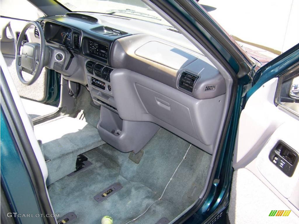 1995 Grand Voyager SE - Emerald Green Pearl / Gray photo #20
