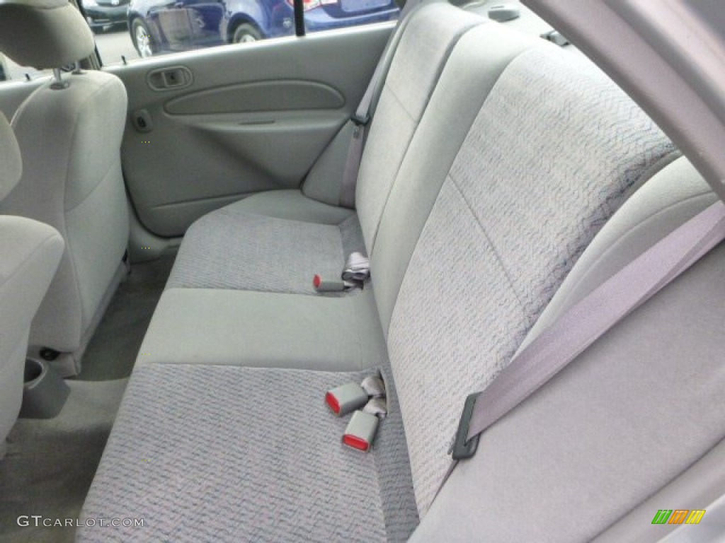 2001 Escort SE Sedan - Silver Frost Metallic / Medium Graphite photo #9