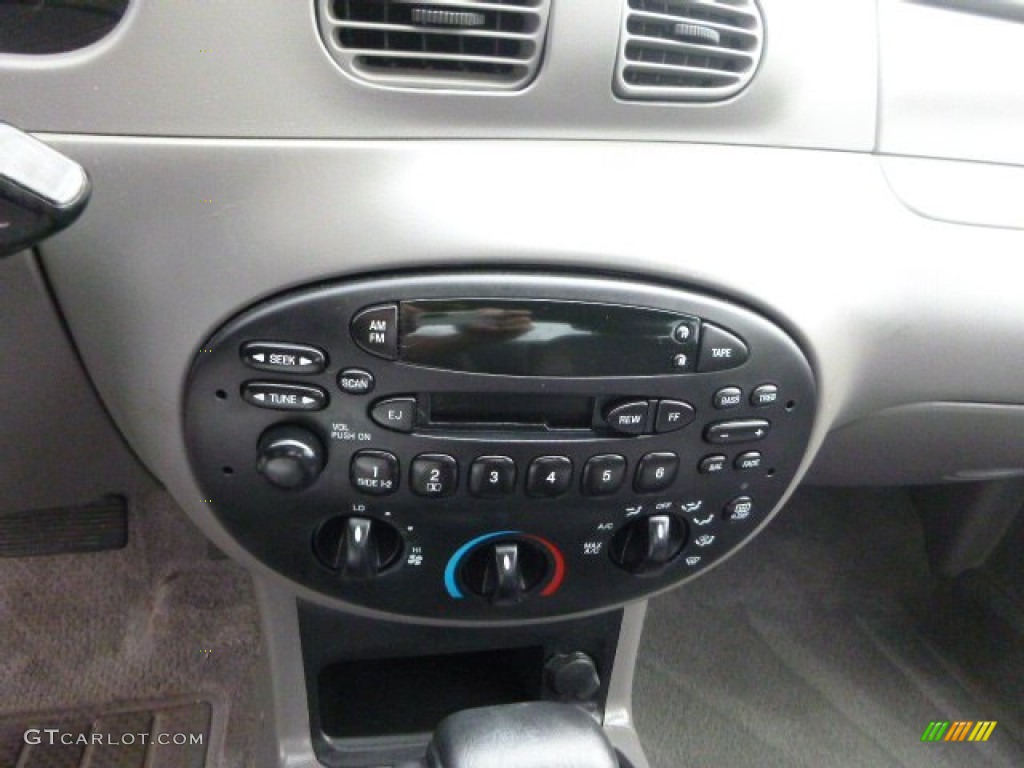 2001 Escort SE Sedan - Silver Frost Metallic / Medium Graphite photo #13