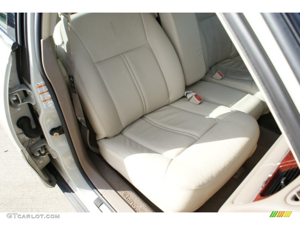 2004 Town Car Ultimate - Ceramic White Tri-Coat / Shale/Dove photo #21