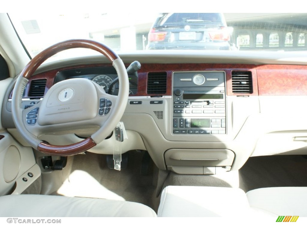 2004 Town Car Ultimate - Ceramic White Tri-Coat / Shale/Dove photo #24