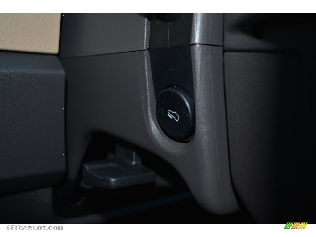 2011 F150 XLT SuperCab 4x4 - Dark Blue Pearl Metallic / Pale Adobe photo #24