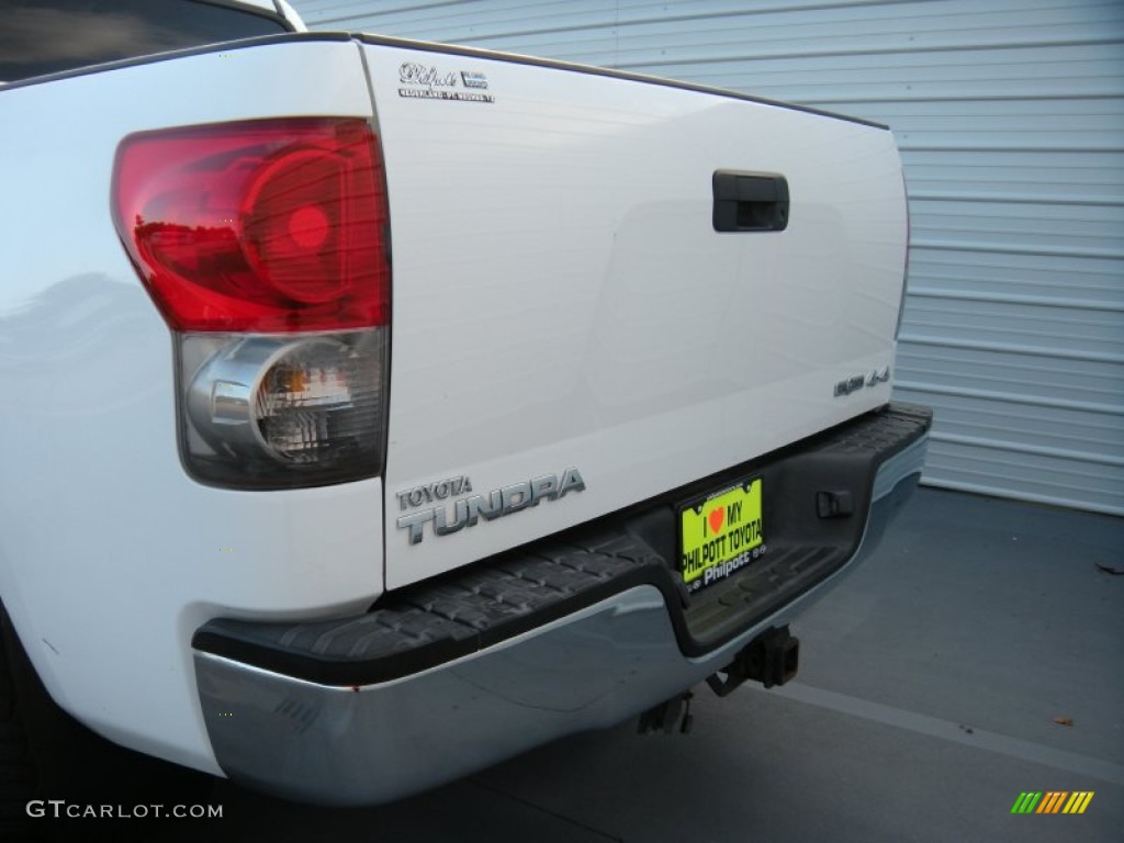 2008 Tundra SR5 CrewMax 4x4 - Super White / Graphite Gray photo #25