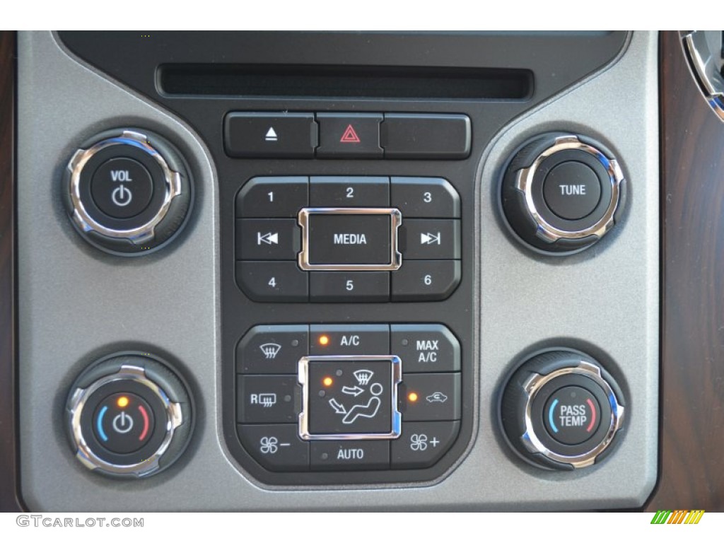 2015 Ford F350 Super Duty Lariat Crew Cab 4x4 DRW Controls Photo #96915199