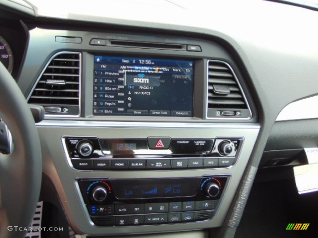 2015 Hyundai Sonata Sport 2.0T Controls Photo #96926131