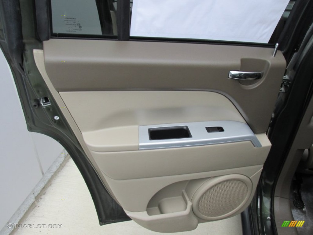 2008 Compass Sport 4x4 - Jeep Green Metallic / Pastel Pebble Beige photo #18