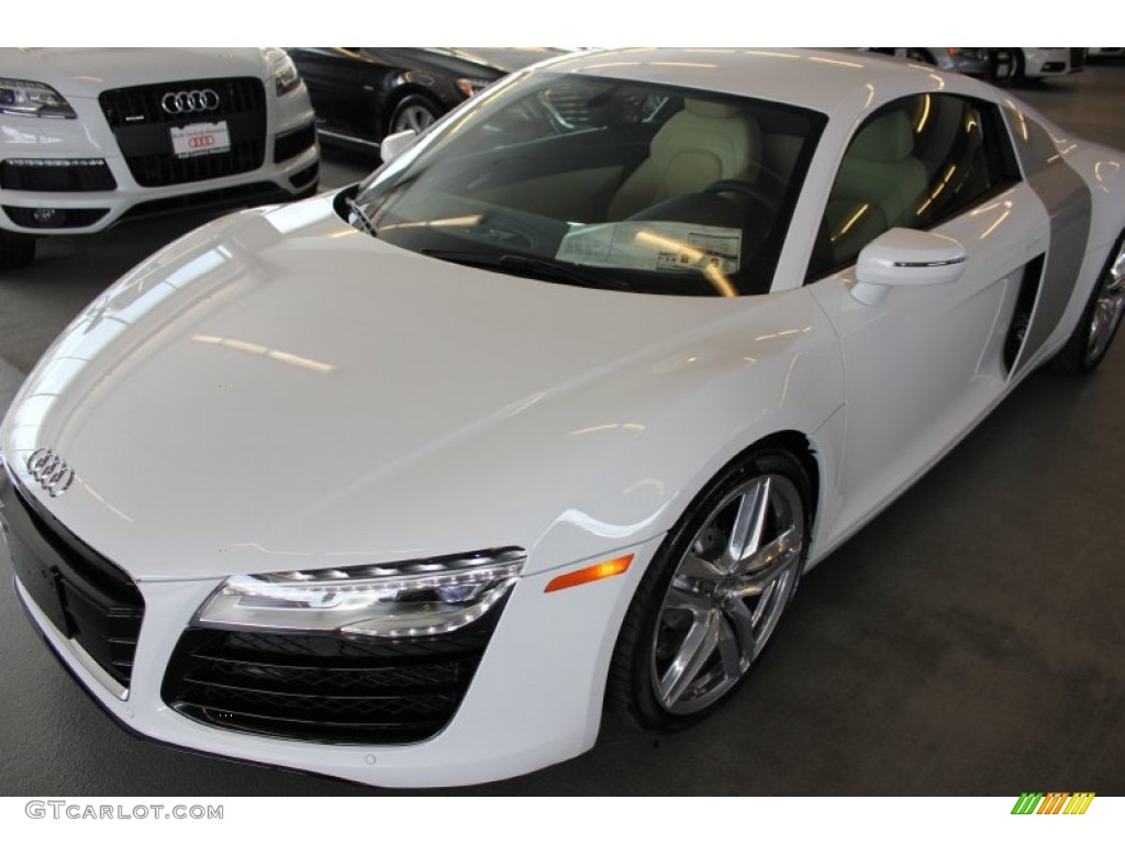 2015 R8 V8 - Ibis White / Luxor Beige photo #3