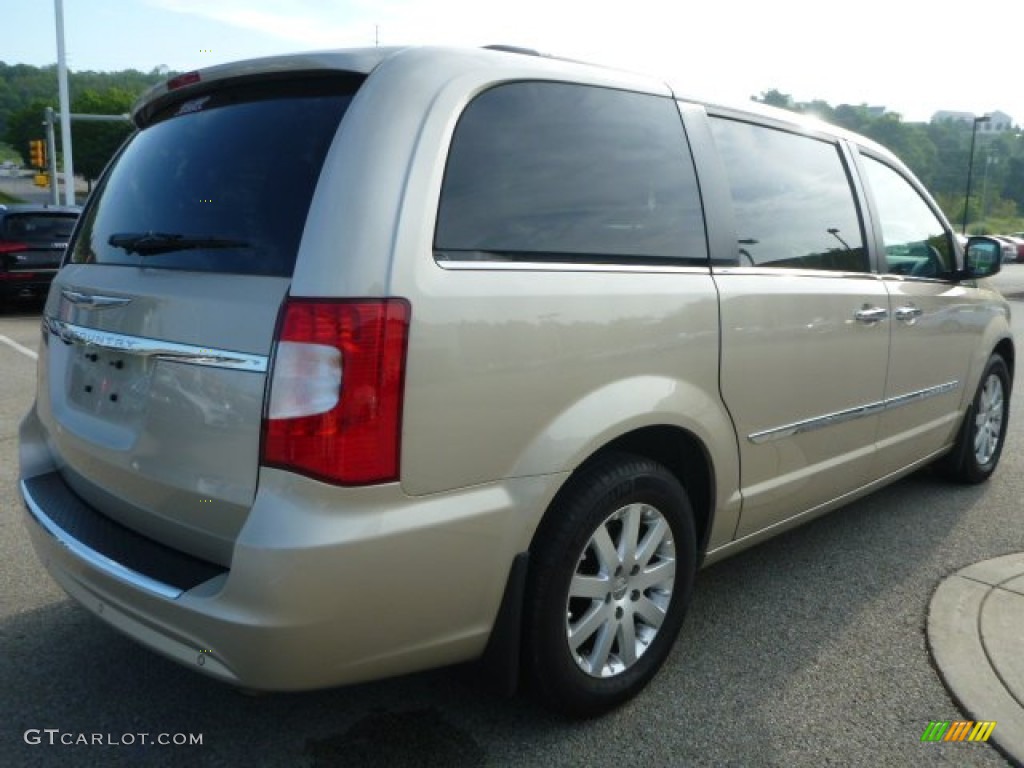 2012 Town & Country Touring - L - Cashmere Pearl / Dark Frost Beige/Medium Frost Beige photo #5