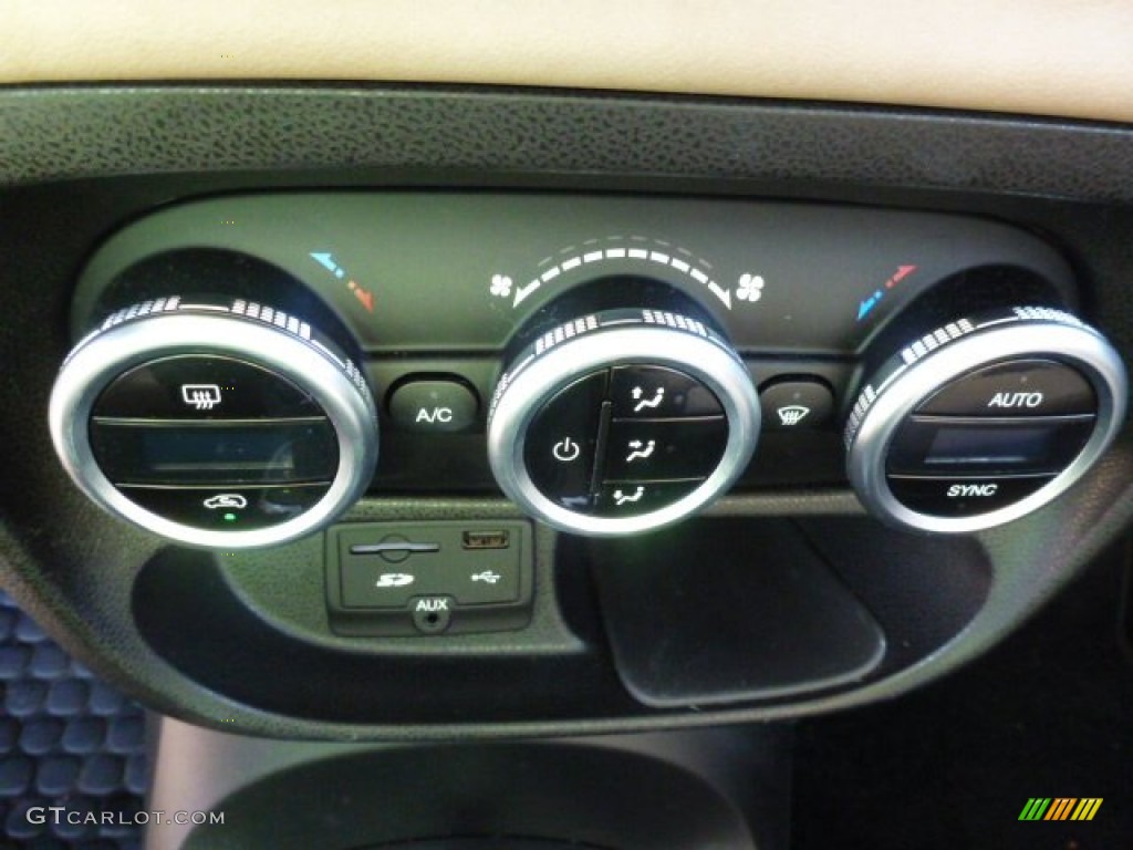 2014 Fiat 500L Lounge Controls Photo #96959608