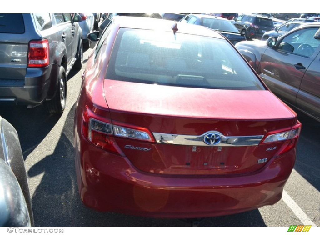 2013 Camry Hybrid XLE - Barcelona Red Metallic / Light Gray photo #3