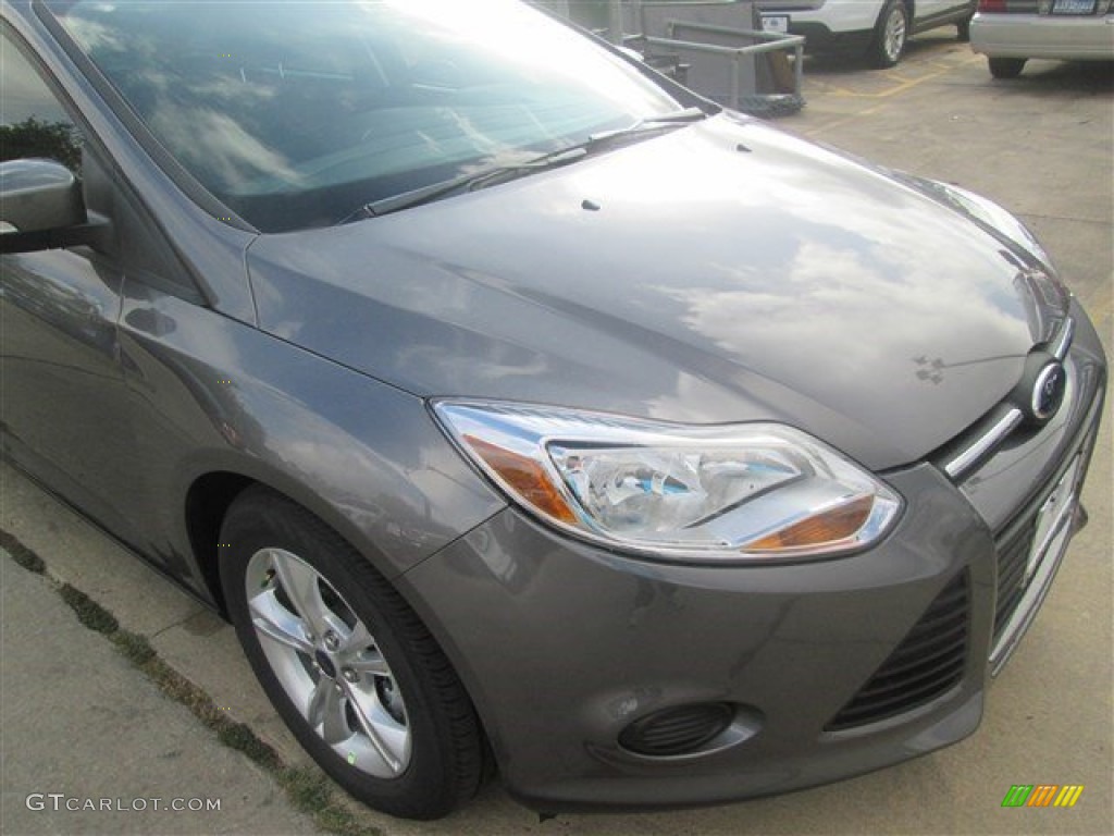 2014 Focus SE Sedan - Sterling Gray / Charcoal Black photo #3