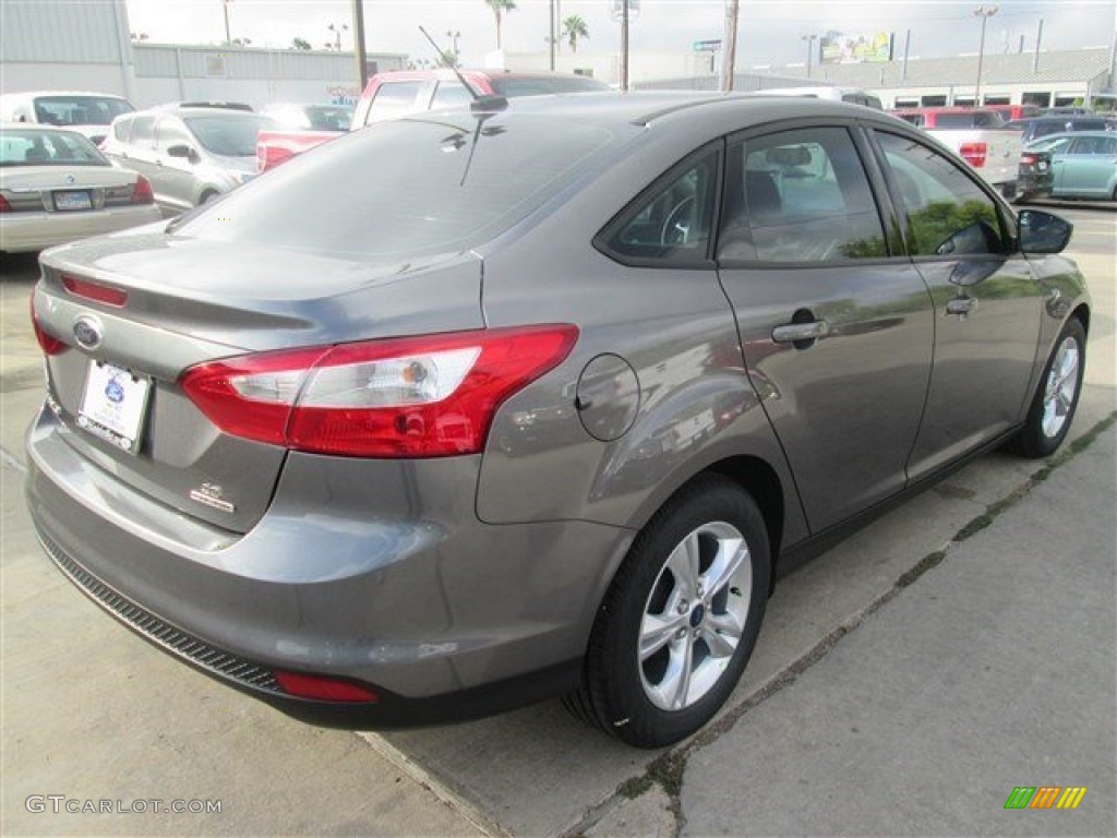 2014 Focus SE Sedan - Sterling Gray / Charcoal Black photo #5