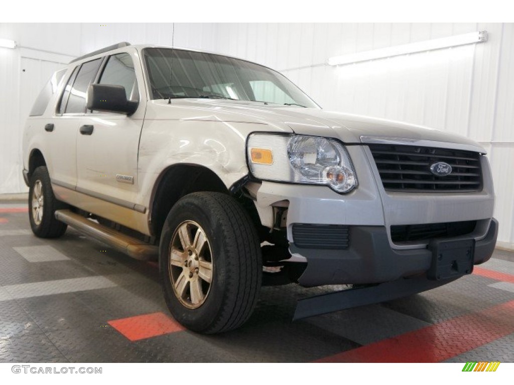 2006 Explorer XLS 4x4 - Silver Birch Metallic / Camel photo #4