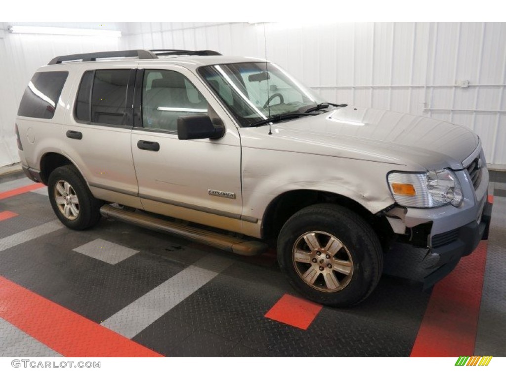 2006 Explorer XLS 4x4 - Silver Birch Metallic / Camel photo #5