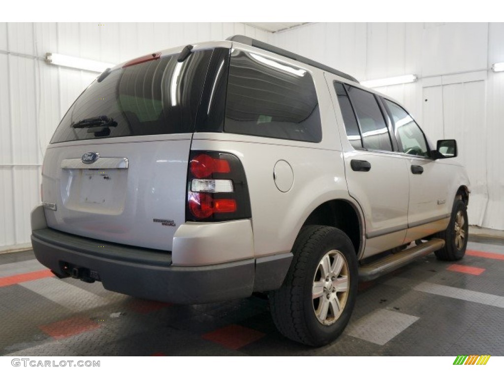 2006 Explorer XLS 4x4 - Silver Birch Metallic / Camel photo #7