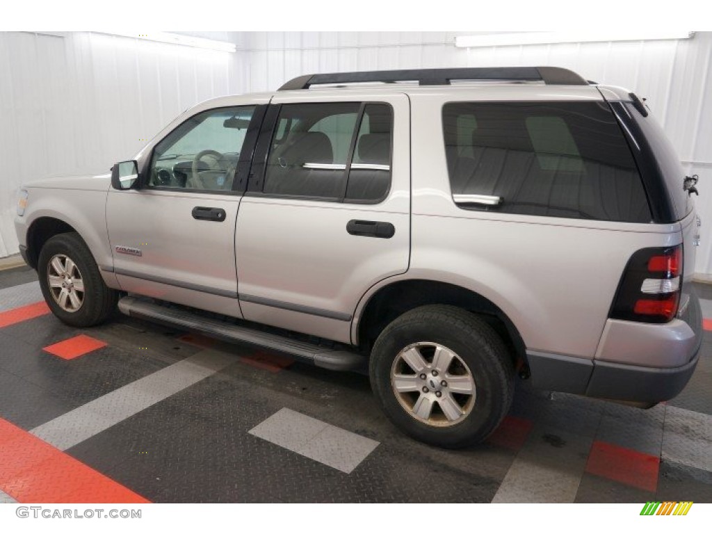 2006 Explorer XLS 4x4 - Silver Birch Metallic / Camel photo #10