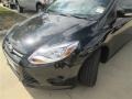 Tuxedo Black - Focus SE Sedan Photo No. 2
