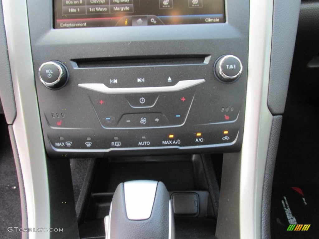 2015 Fusion SE - Magnetic Metallic / Charcoal Black photo #29