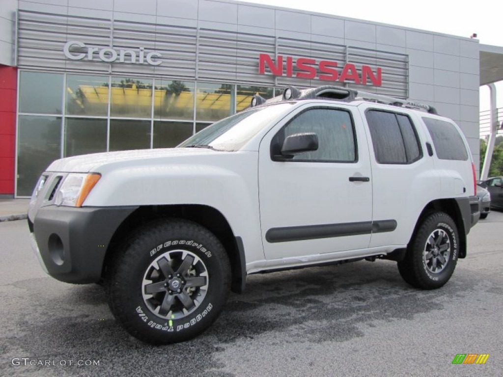 2015 Xterra PRO-4X 4x4 - Glacier White / PRO-4X Gray/Steel photo #1