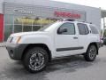 2015 Glacier White Nissan Xterra PRO-4X 4x4  photo #1