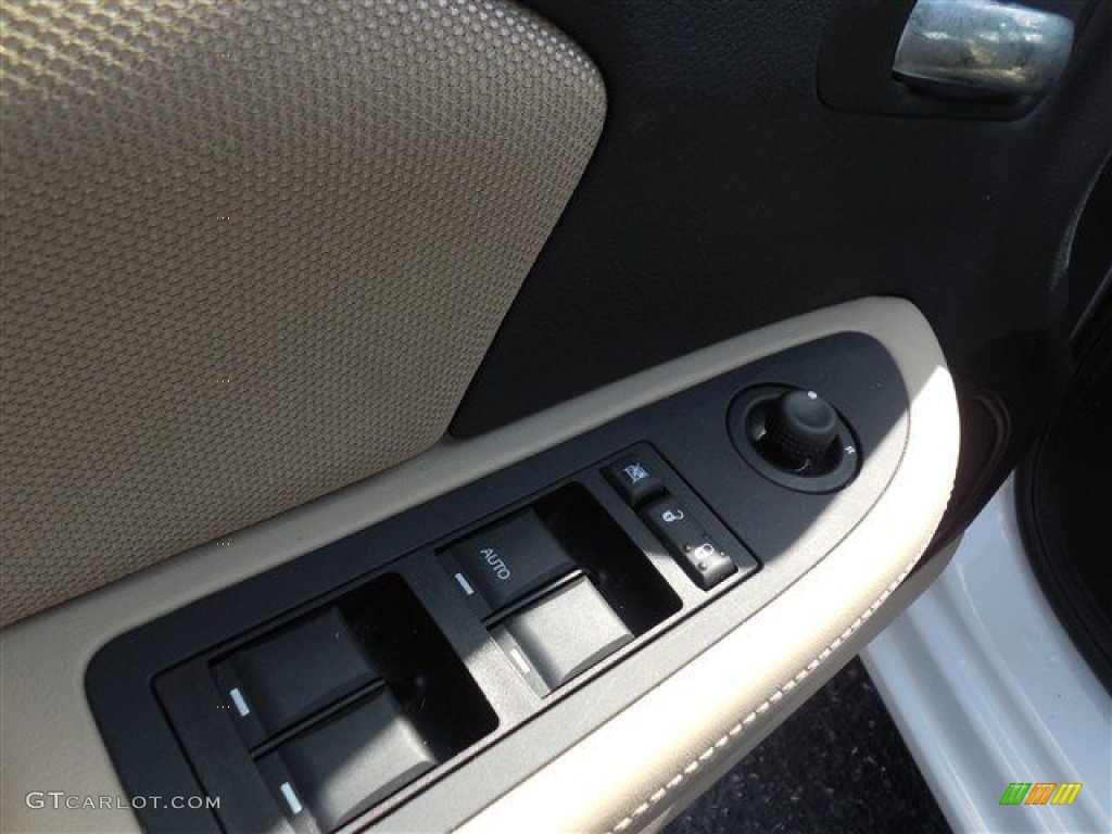 2014 Avenger SE - Bright White / Black/Light Frost Beige photo #17