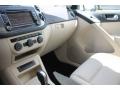 Pure White - Tiguan SE Photo No. 13