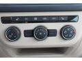Pure White - Tiguan SE Photo No. 17