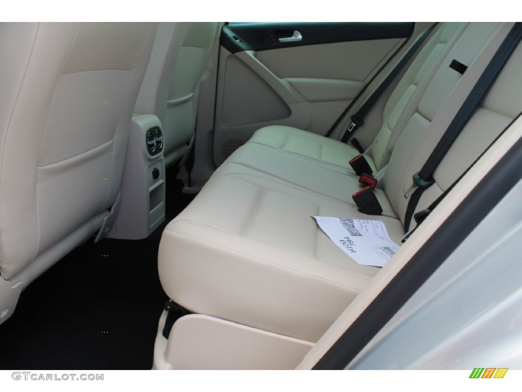2015 Volkswagen Tiguan SE Rear Seat Photos
