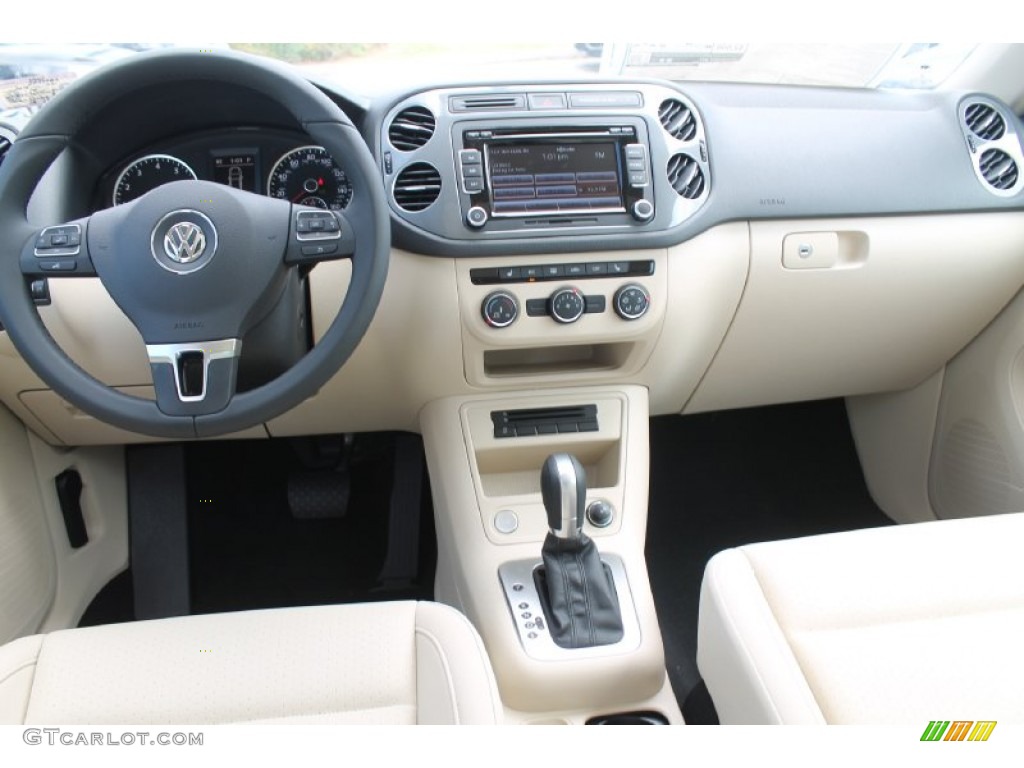 2015 Volkswagen Tiguan SE Dashboard Photos
