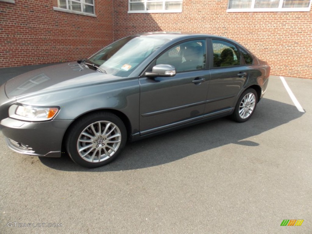 2009 S40 2.4i - Titanium Grey Metallic / Off Black photo #1