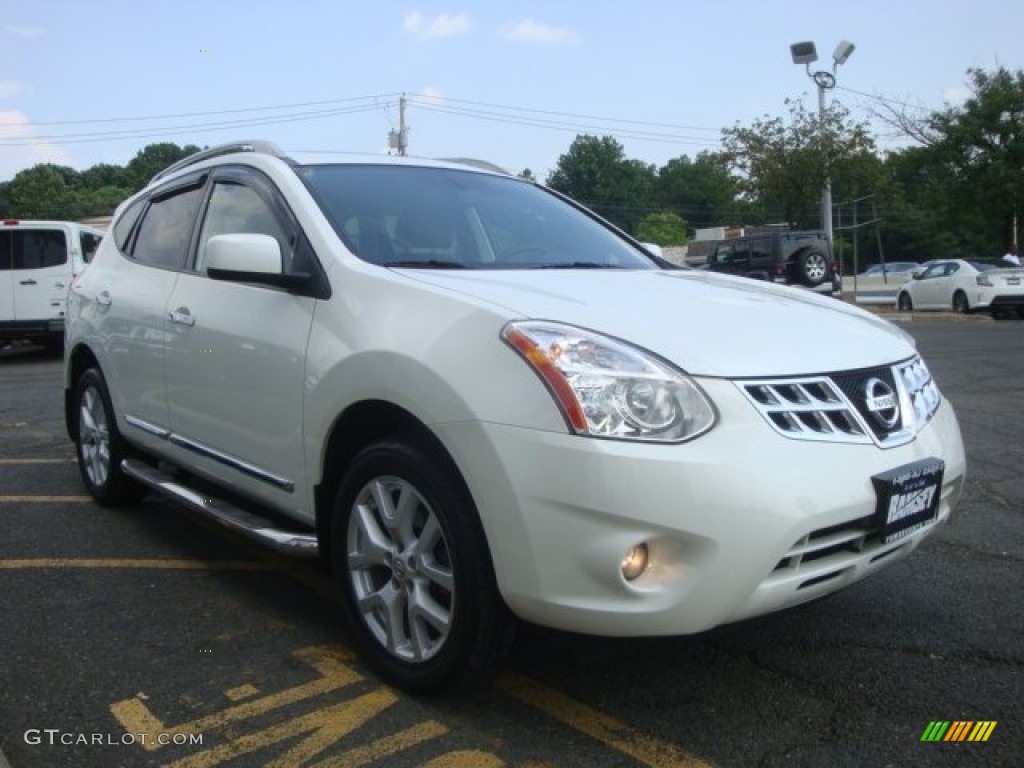 2011 Rogue SV AWD - Pearl White / Black photo #3