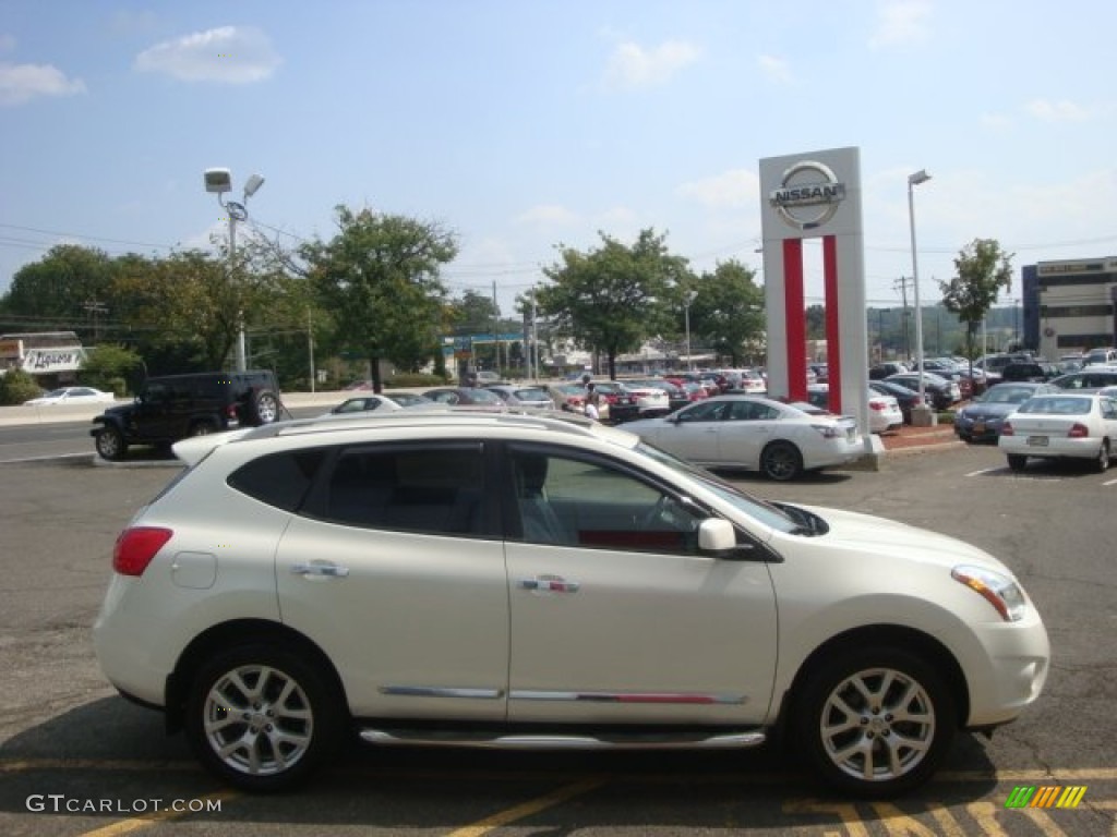2011 Rogue SV AWD - Pearl White / Black photo #4