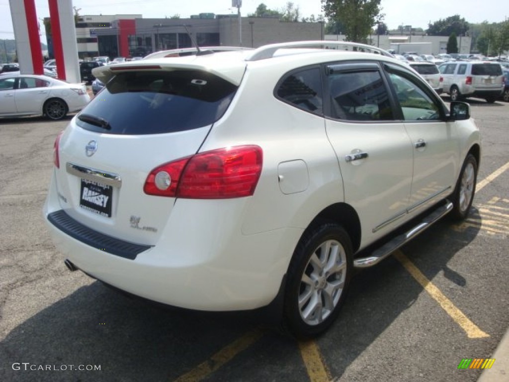 2011 Rogue SV AWD - Pearl White / Black photo #5
