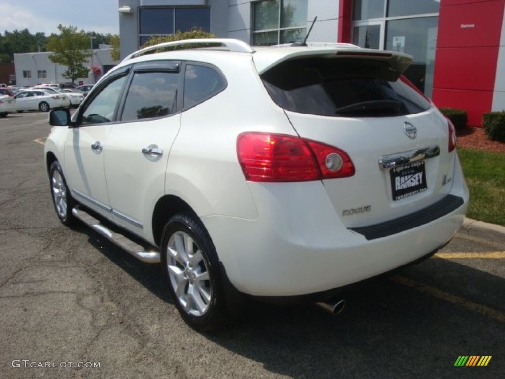 2011 Rogue SV AWD - Pearl White / Black photo #7