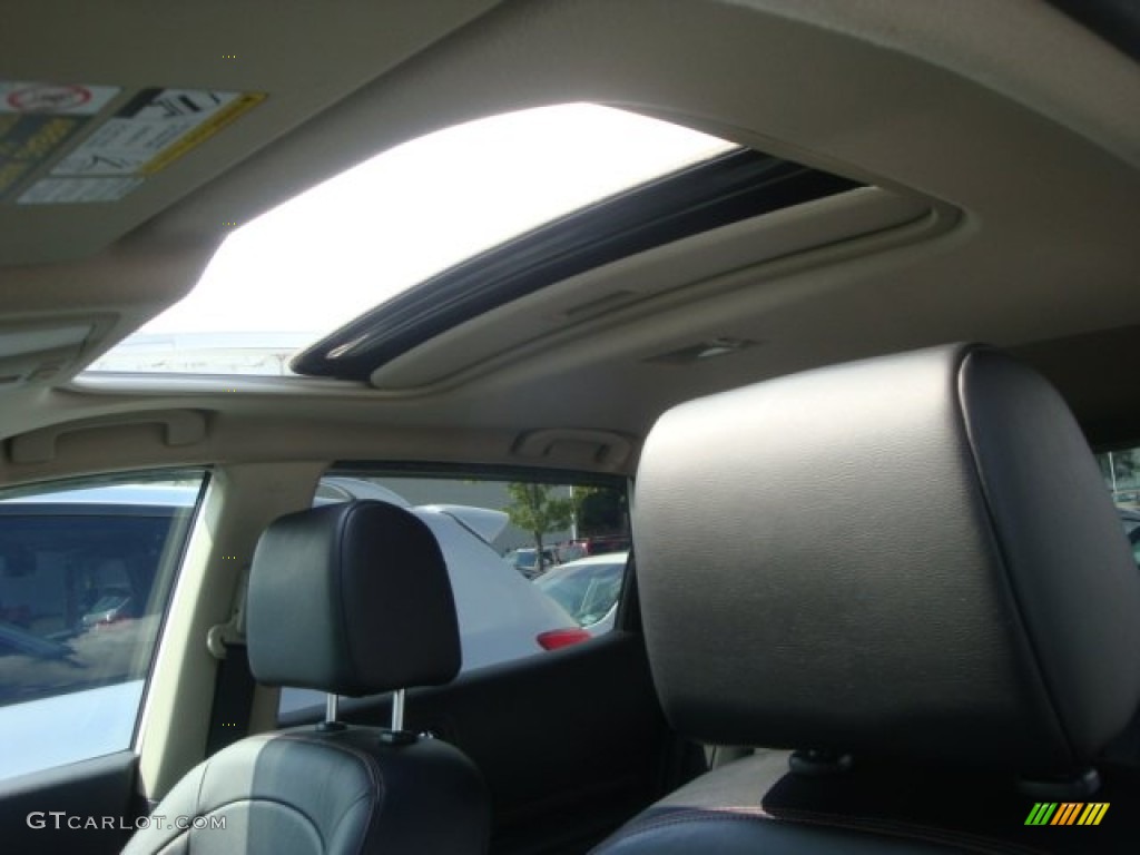 2011 Rogue SV AWD - Pearl White / Black photo #14
