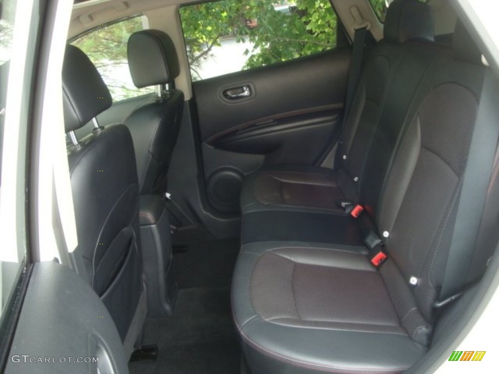2011 Rogue SV AWD - Pearl White / Black photo #15