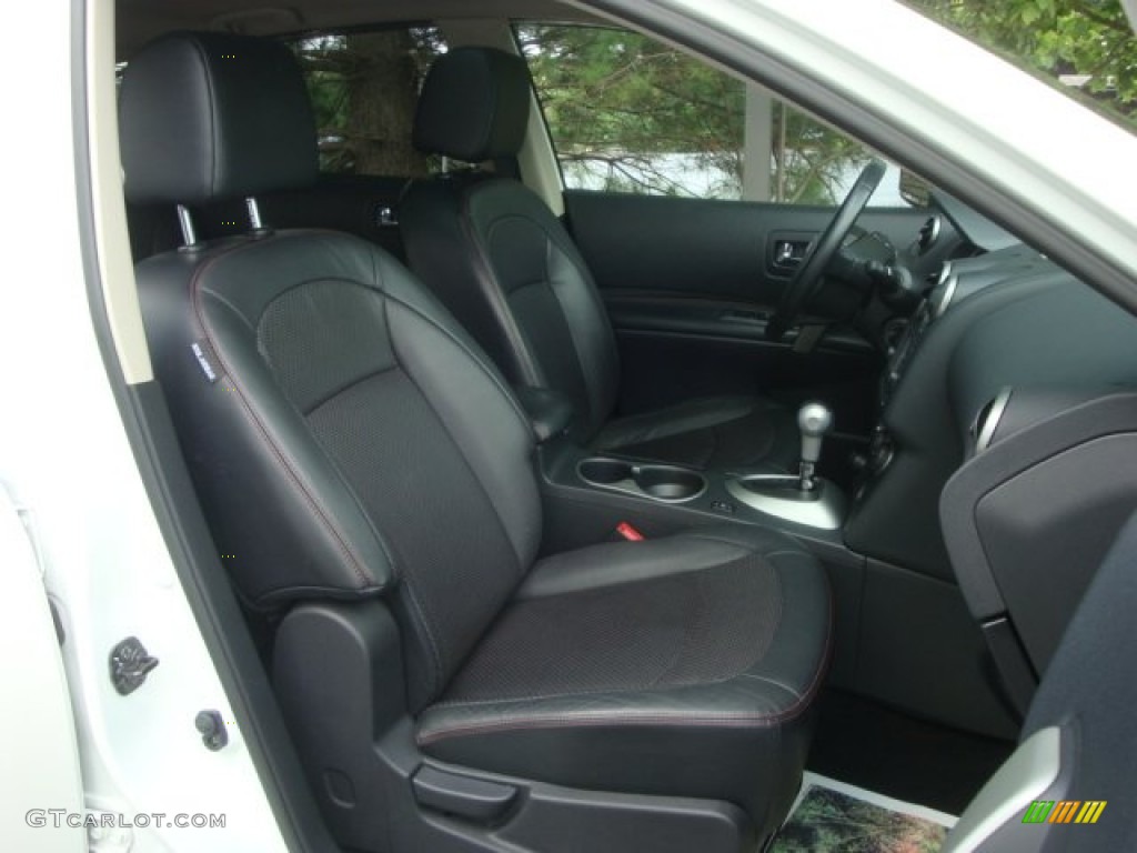 2011 Rogue SV AWD - Pearl White / Black photo #18