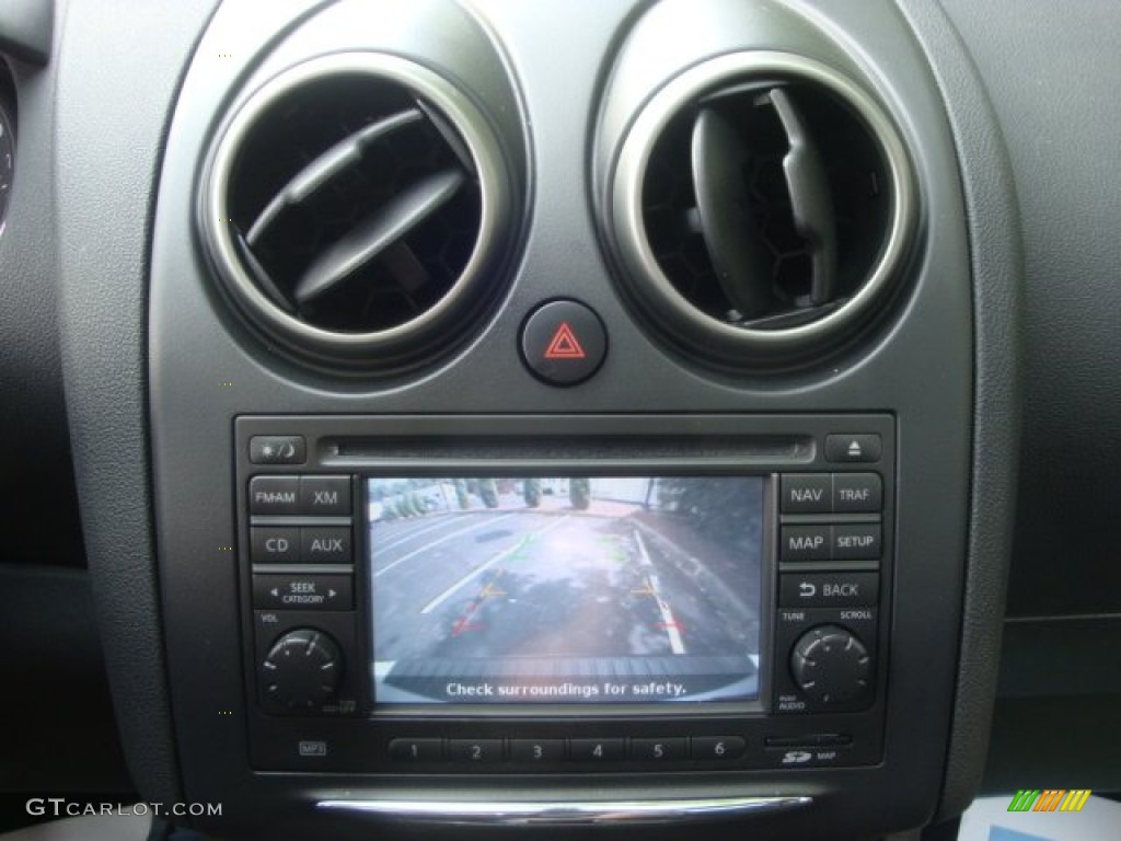 2011 Rogue SV AWD - Pearl White / Black photo #21