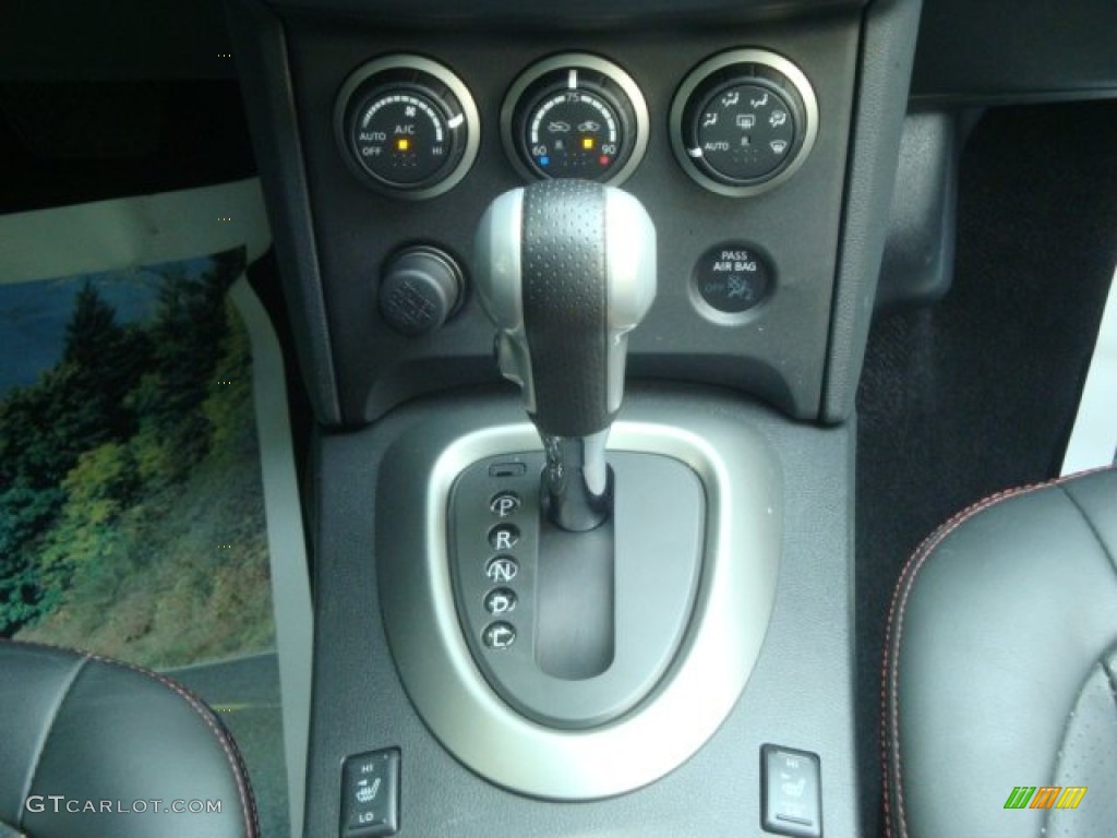 2011 Rogue SV AWD - Pearl White / Black photo #22