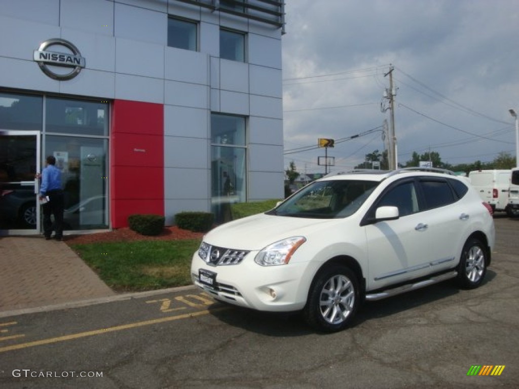 2011 Rogue SV AWD - Pearl White / Black photo #25