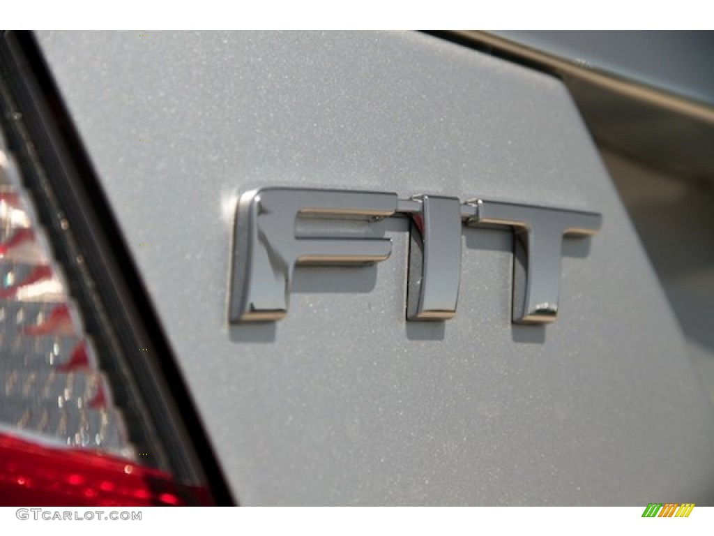 2015 Honda Fit EX-L Marks and Logos Photos