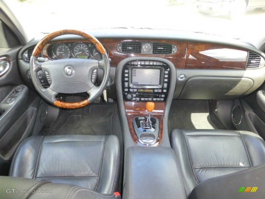 2007 XJ XJ8 - Liquid Silver Metallic / Charcoal photo #3